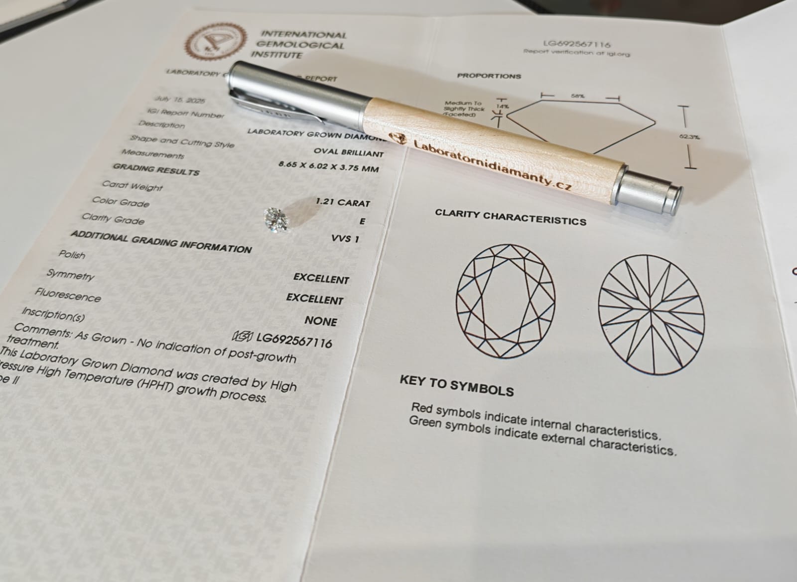 1.21ct E-VVS1 Oval laboratorní diamant